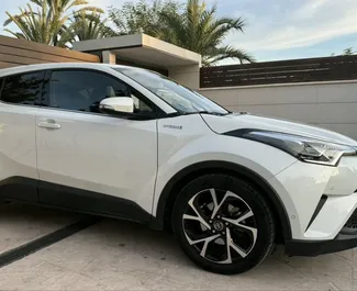 Verhuur Toyota C-HR. Economy, Comfort, Crossover Auto te huur in Spanje ✓ Borg van Borg van 300 EUR ✓ Verzekeringsmogelijkheden TPL.