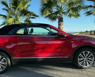 Benzine motor van 1,5L van Volkswagen T-Roc Cabrio 2022 te huur in Alicante.