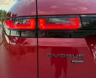 Interieur van Land Rover Range Rover Evoque te huur in Spanje. Een geweldige auto met 5 zitplaatsen en een Automatisch transmissie.