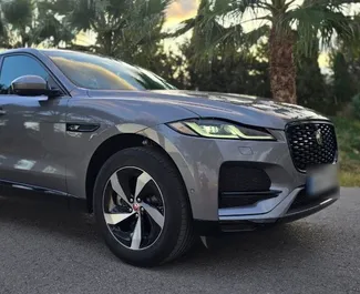 Vooraanzicht van een huurauto Jaguar F-PACE in Alicante, Spanje ✓ Auto #15115. ✓ Transmissie Automatisch TM ✓ 0 beoordelingen.