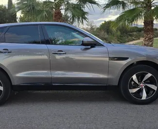 Interieur van Jaguar F-PACE te huur in Spanje. Een geweldige auto met 5 zitplaatsen en een Automatisch transmissie.