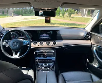 Verhuur Mercedes-Benz E-Class. Premium Auto te huur in Wit-Rusland ✓ Borg van Borg van 200 USD ✓ Verzekeringsmogelijkheden TPL, CDW.