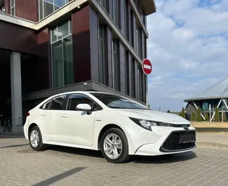 Autohuur Toyota Corolla Sedan 2020 in in Wit-Rusland, met Hybride brandstof en 136 pk ➤ Vanaf 44 USD per dag.