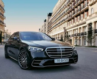 Vooraanzicht van een huurauto Mercedes-Benz S-Class Baku Luchthaven, Azerbeidzjan ✓ Auto #15240. ✓ Transmissie Automatisch TM ✓ 0 beoordelingen.
