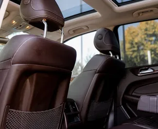 Mercedes-Benz GLE-Class 2017 beschikbaar voor verhuur in Tbilisi, met een kilometerlimiet van onbeperkt.