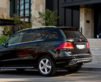 Mercedes-Benz GLE-Class 2017 met Aandrijving op alle wielen systeem, beschikbaar in Tbilisi.