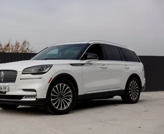 Vooraanzicht van een huurauto Linkoln Navigator in Tbilisi, Georgië ✓ Auto #15184. ✓ Transmissie Automatisch TM ✓ 0 beoordelingen.