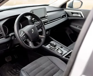 Mitsubishi Outlander 2022 beschikbaar voor verhuur in Tbilisi, met een kilometerlimiet van onbeperkt.
