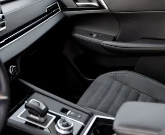 Benzine motor van 2,5L van Mitsubishi Outlander 2022 te huur in Tbilisi.