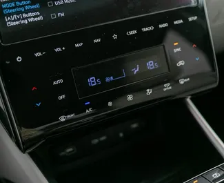 Interieur van Hyundai Tucson te huur in Georgië. Een geweldige auto met 5 zitplaatsen en een Automatisch transmissie.