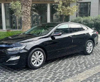 Vooraanzicht van een huurauto Chevrolet Malibu Baku Luchthaven, Azerbeidzjan ✓ Auto #15237. ✓ Transmissie Automatisch TM ✓ 0 beoordelingen.