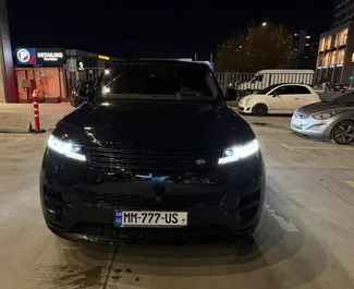 Vooraanzicht van een huurauto Land Rover Range Rover Sport in Tbilisi, Georgië ✓ Auto #15196. ✓ Transmissie Automatisch TM ✓ 1 beoordelingen.