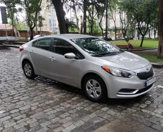 Vooraanzicht van een huurauto Kia Forte in Tbilisi, Georgië ✓ Auto #15168. ✓ Transmissie Automatisch TM ✓ 0 beoordelingen.