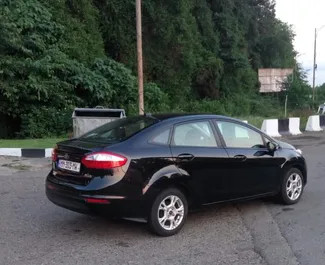 Vooraanzicht van een huurauto Ford Fiesta in Tbilisi, Georgië ✓ Auto #15107. ✓ Transmissie Automatisch TM ✓ 0 beoordelingen.