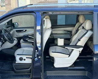 Verhuur Mercedes-Benz V-Class. Premium, Luxe, Minivan Auto te huur in Montenegro ✓ Borg van Zonder Borg ✓ Verzekeringsmogelijkheden TPL, CDW, Passagiers, Buitenland.