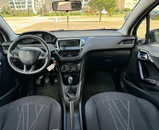 Diesel motor van 1,4L van Peugeot 208 2013 te huur in Bar.