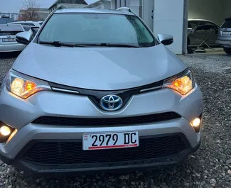 Vooraanzicht van een huurauto Toyota Rav4 in Koetaisi, Georgië ✓ Auto #15149. ✓ Transmissie Automatisch TM ✓ 0 beoordelingen.