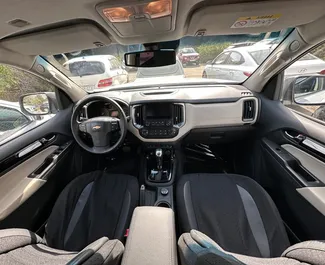 Benzine motor van L van Chevrolet Trailblazer 2022 te huur Baku Luchthaven.