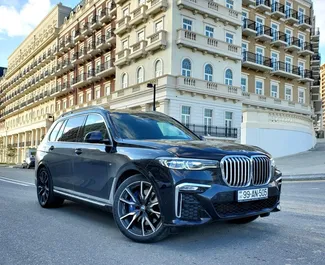 Vooraanzicht van een huurauto BMW X7 Baku Luchthaven, Azerbeidzjan ✓ Auto #15243. ✓ Transmissie Automatisch TM ✓ 0 beoordelingen.