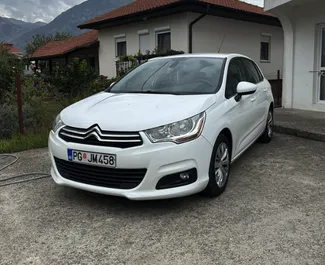 Vooraanzicht van een huurauto Citroen C4 in Bar, Montenegro ✓ Auto #15201. ✓ Transmissie Automatisch TM ✓ 0 beoordelingen.