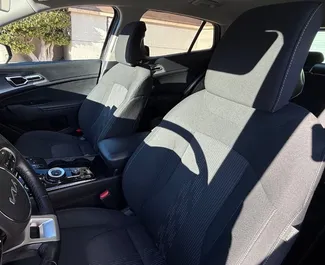 Kia Sportage 2022 beschikbaar voor verhuur in Alicante, met een kilometerlimiet van 250 km/dag.