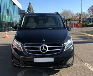 Vooraanzicht van een huurauto Mercedes-Benz V-Class in Bakoe, Azerbeidzjan ✓ Auto #12193. ✓ Transmissie Automatisch TM ✓ 0 beoordelingen.
