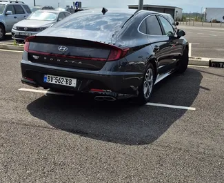 Verhuur Hyundai Sonata. Comfort, Premium Auto te huur in Georgië ✓ Borg van Borg van 300 GEL ✓ Verzekeringsmogelijkheden TPL, SCDW, FDW, Passagiers, Diefstal, Jonge.