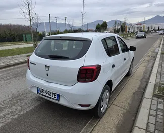 Diesel motor van 1,5L van Dacia Sandero 2019 te huur op de luchthaven van Tirana.