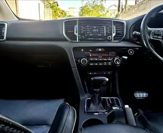 Vooraanzicht van een huurauto Kia Sportage op Mauritius Luchthaven, Mauritius ✓ Auto #15380. ✓ Transmissie Automatisch TM ✓ 0 beoordelingen.