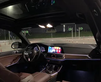 Autohuur BMW X5 2022 in in Azerbeidzjan, met Benzine brandstof en 340 pk ➤ Vanaf 255 AZN per dag.