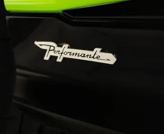 Interieur van Lamborghini Urus te huur in de VAE. Een geweldige auto met 5 zitplaatsen en een Automatisch transmissie.