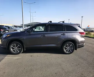 Verhuur Toyota Highlander. Comfort, Premium, Crossover Auto te huur in Georgië ✓ Borg van Borg van 1200 GEL ✓ Verzekeringsmogelijkheden TPL, CDW, FDW, Passagiers, Diefstal.