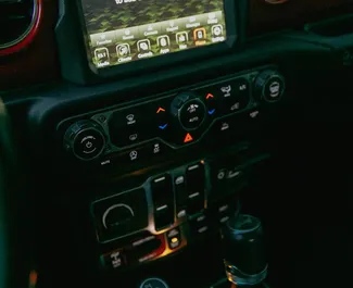 Diesel motor van 3,0L van Jeep Wrangler Rubicon 2022 te huur in Tbilisi.