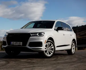 Vooraanzicht van een huurauto Audi Q7 in Tbilisi, Georgië ✓ Auto #15301. ✓ Transmissie Automatisch TM ✓ 0 beoordelingen.