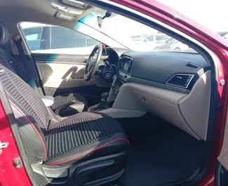 Hyundai Elantra 2018 beschikbaar voor verhuur in Bakoe, met een kilometerlimiet van onbeperkt.