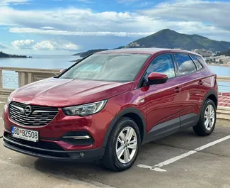 Vooraanzicht van een huurauto Opel Grandland X in Rafailovici, Montenegro ✓ Auto #15401. ✓ Transmissie Automatisch TM ✓ 0 beoordelingen.