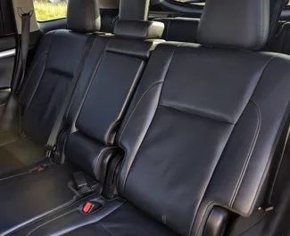 Huur een Toyota Highlander in Tbilisi Georgië