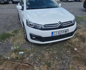 Vooraanzicht van een huurauto Citroen C-Elysee op luchthaven Sofia, Bulgarije ✓ Auto #15396. ✓ Transmissie Handmatig TM ✓ 0 beoordelingen.