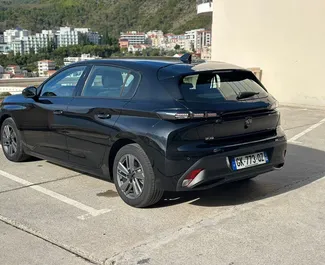 Diesel motor van 1,5L van Peugeot 308 2023 te huur in Rafailovici.