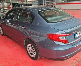 Vooraanzicht van een huurauto Fiat Egea Luchthaven Dalaman, Turkije ✓ Auto #15282. ✓ Transmissie Handmatig TM ✓ 0 beoordelingen.