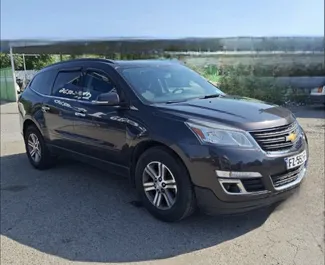 Vooraanzicht van een huurauto Chevrolet Traverse in Tbilisi, Georgië ✓ Auto #15162. ✓ Transmissie Automatisch TM ✓ 1 beoordelingen.
