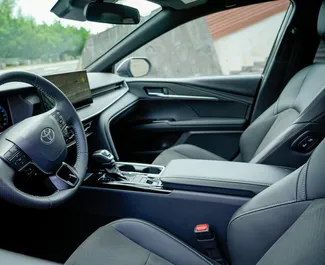 Autohuur Toyota Camry 2024 in in Armenië, met Benzine brandstof en 173 pk ➤ Vanaf 100 USD per dag.