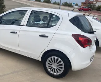 Vooraanzicht van een huurauto Opel Corsa in Benalmadena, Spanje ✓ Auto #15295. ✓ Transmissie Handmatig TM ✓ 0 beoordelingen.