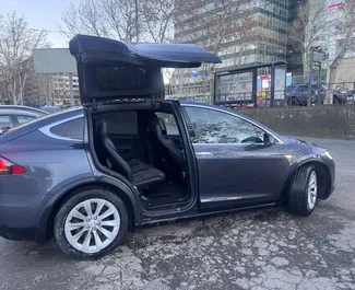 Tesla Model-X 2016 met Aandrijving op alle wielen systeem, beschikbaar in Tbilisi.