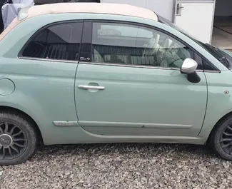 Interieur van Fiat 500 Cabrio te huur in Georgië. Een geweldige auto met 5 zitplaatsen en een Automatisch transmissie.
