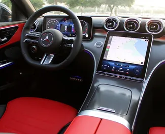 Mercedes-Benz C200 2023 beschikbaar voor verhuur in Dubai, met een kilometerlimiet van 250 km/dag.