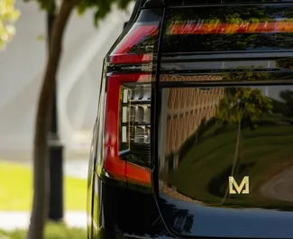 Nissan Patrol 2026 beschikbaar voor verhuur in Dubai, met een kilometerlimiet van 250 km/dag.