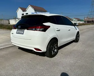 Verhuur Toyota Yaris. Economy, Comfort Auto te huur in Thailand ✓ Borg van Borg van 20000 THB ✓ Verzekeringsmogelijkheden SCDW, Jonge.