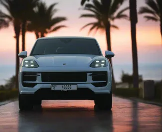 Vooraanzicht van een huurauto Porsche Cayenne in Dubai, Verenigde Arabische Emiraten ✓ Auto #15332. ✓ Transmissie Automatisch TM ✓ 0 beoordelingen.
