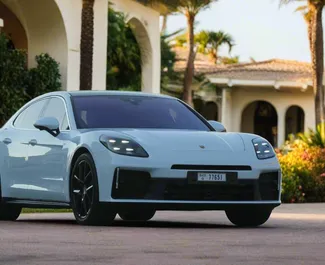 Vooraanzicht van een huurauto Porsche Panamera in Dubai, Verenigde Arabische Emiraten ✓ Auto #15331. ✓ Transmissie Automatisch TM ✓ 0 beoordelingen.